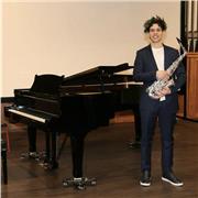 Maestro in sassofono presso la scuola civica di Milano Claudio Abbado